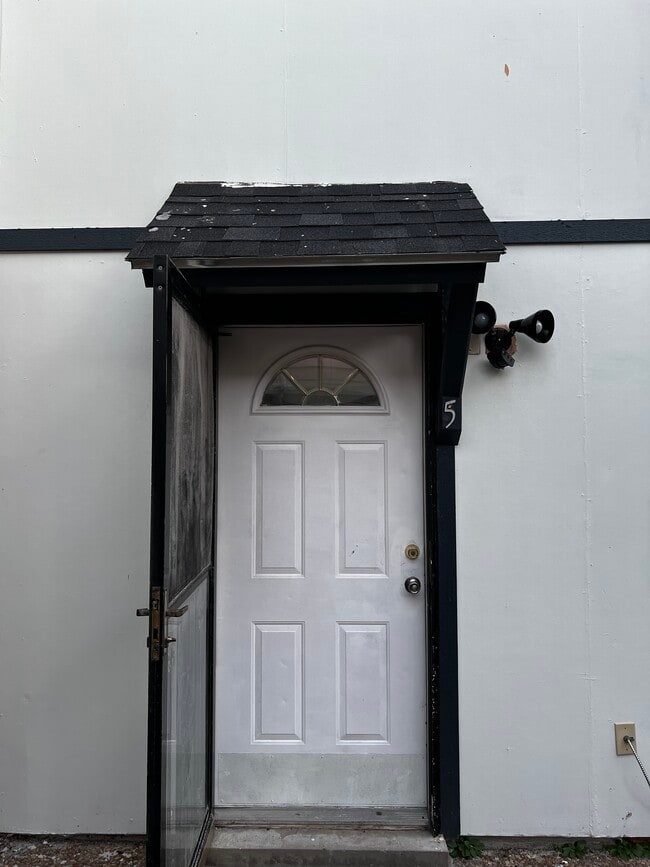 Building Photo - 311 McFadden Dr Unit #5