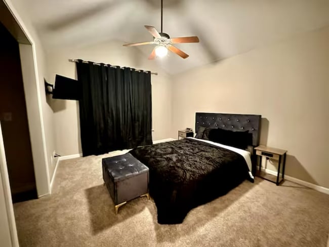Building Photo - 2873 Ridgeview Dr SW