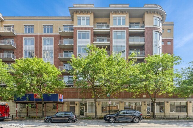 Building Photo - 657 W Fulton St Unit 207 Rental