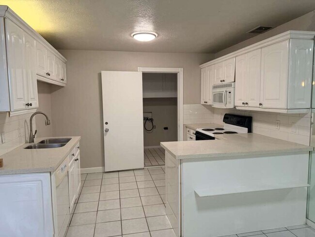 Photo - 535 Georgetown St