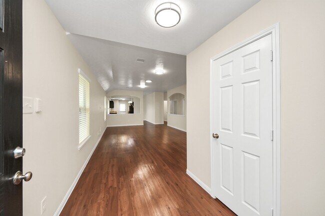 Photo - 819 Sun Prairie Dr