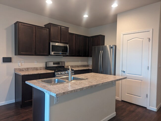 Photo - Newer 3bdrm/2 1/2 bath townhome in the heart of Longmont!