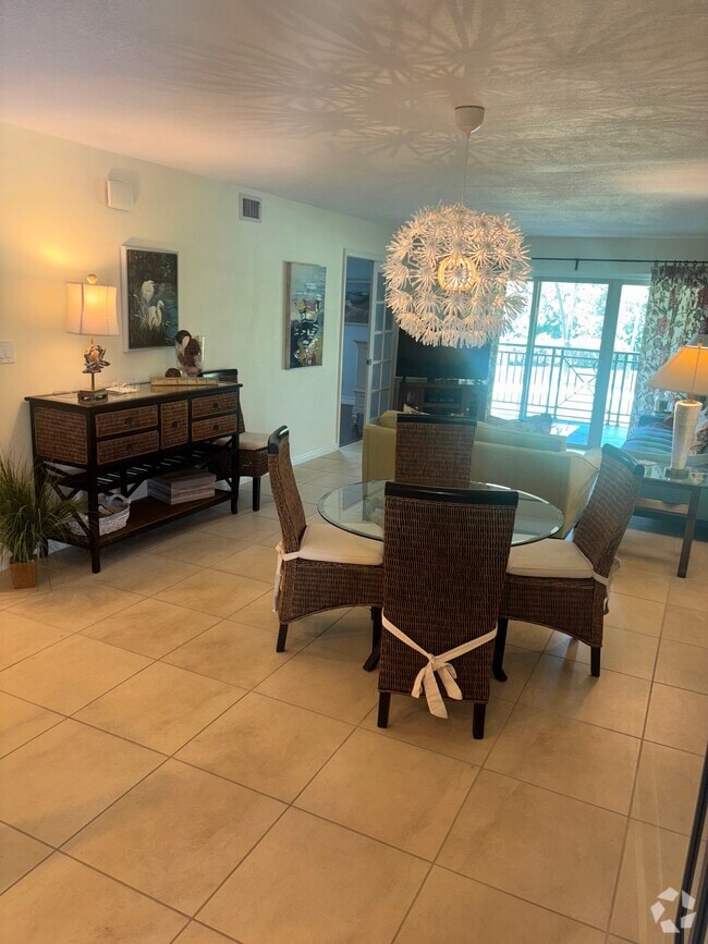 Building Photo - 29130 Bay Hollow Dr Unit 2 Bedroom Condo
