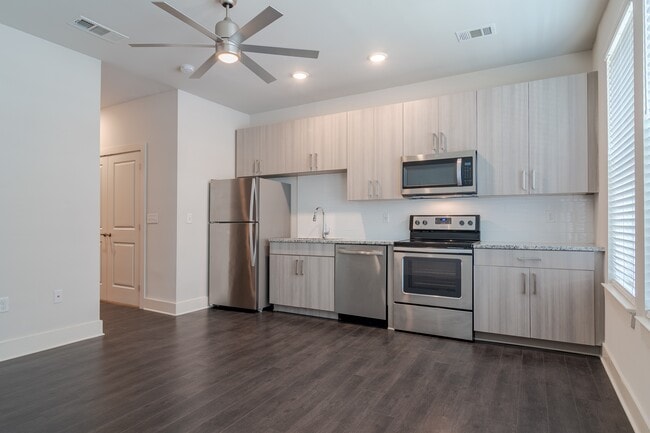 Building Photo - Promenade at Newnan Crossing