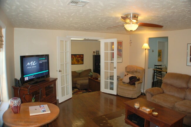 Photo - Cute 2 bed / 1 bath house just 1.4 miles from UA and downtown.