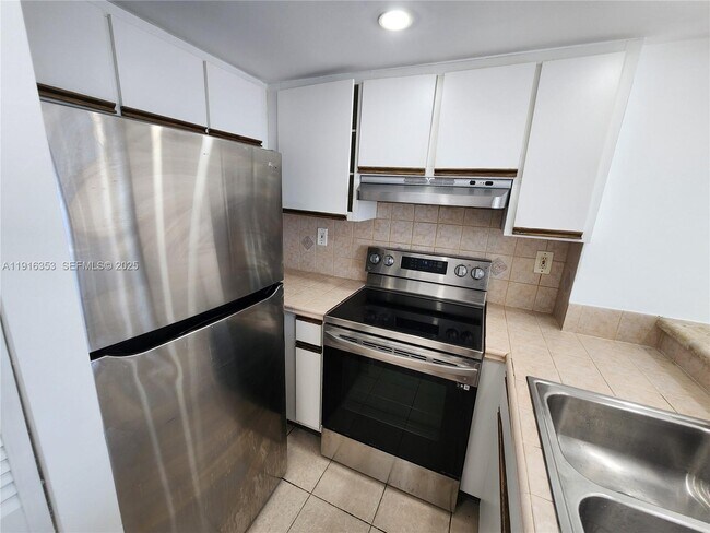 Photo - 540 Brickell Key Dr Unit 1603