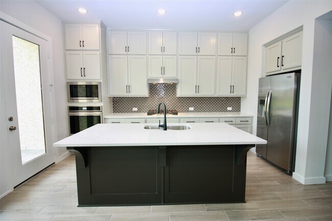 Photo - 6542 Scarlet Pond Ln