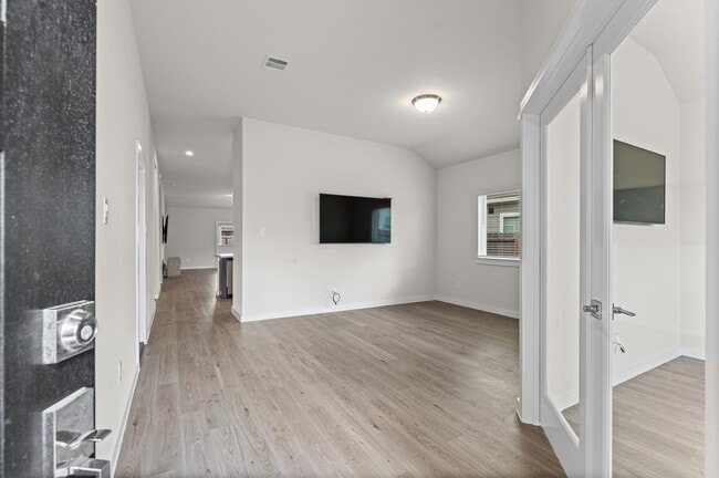 Photo - 21409 Mary Myrtle St