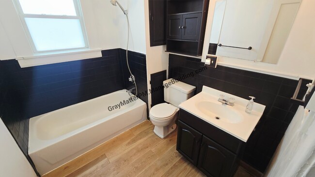 Photo - 861 Priestley Ave