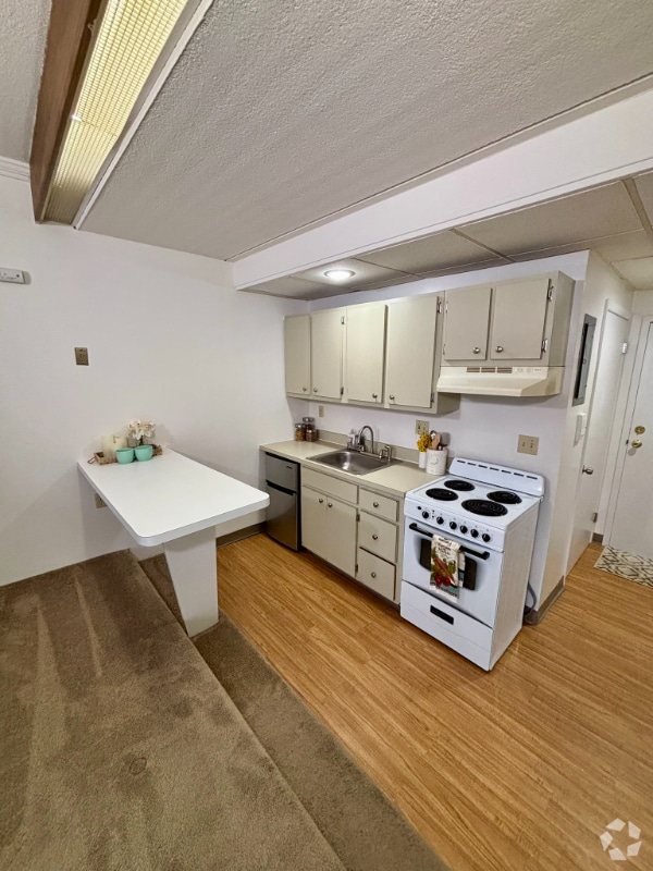 Building Photo - 2668 Elmwood Ave Rental