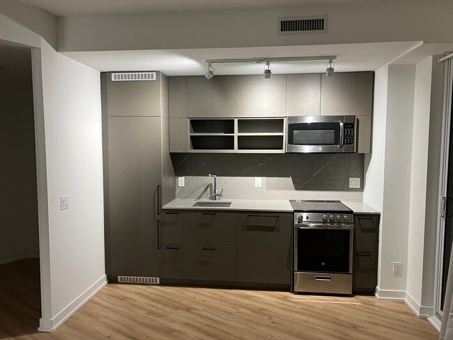 Building Photo - 135 E Liberty St Unit 1404