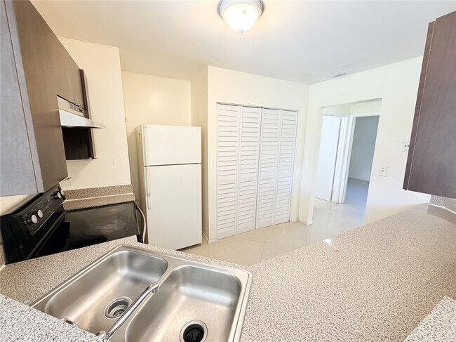 Photo - 3445 NW 44th St Unit 102