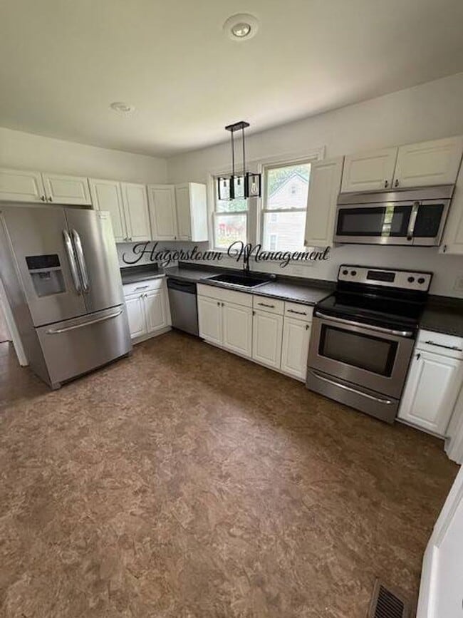 BEAUTIFUL HOME ON W OAK RIDGE - BEAUTIFUL HOME ON W OAK RIDGE