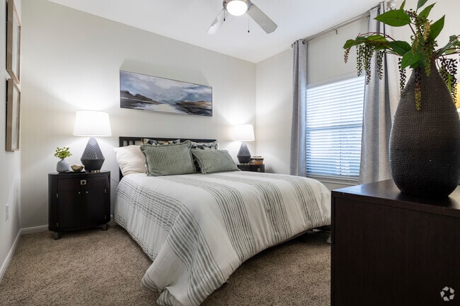 1BR/1BA, 661SF - Bedroom