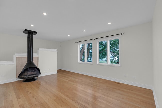 Photo - 608 W Inverrary Ln