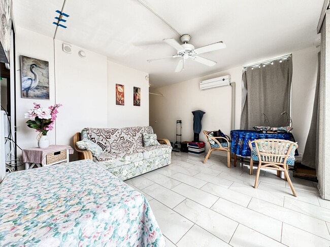 Photo - 1 BD / 1 BA Fully Furnished Waikiki Condo with Parking!  *Pet Friendly* Unit 901