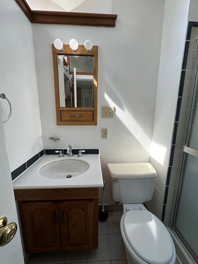 Photo - 1531 N Jackson St Unidad 1531 N Jackson St Upper Front