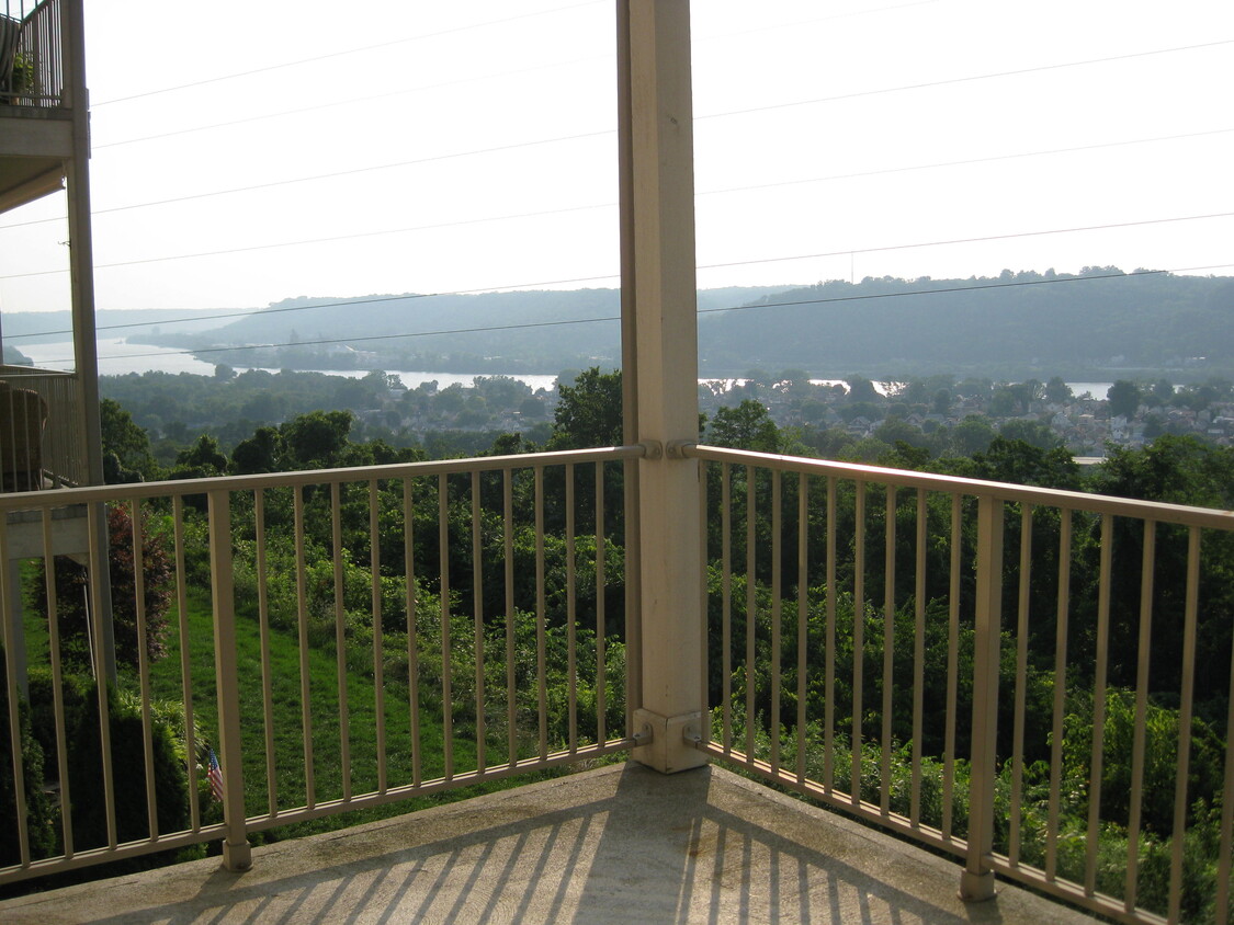 The view from YOUR patio. Looks west- sunsets anyone? - 295 Skyview Ct (Ludlow, KY)