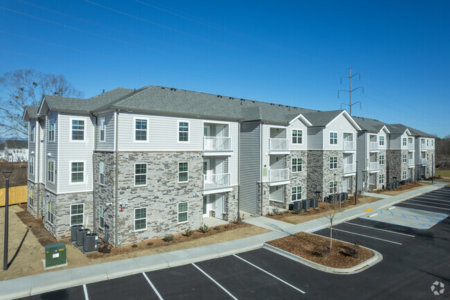 Building Photo - Cherokee Landing Rental