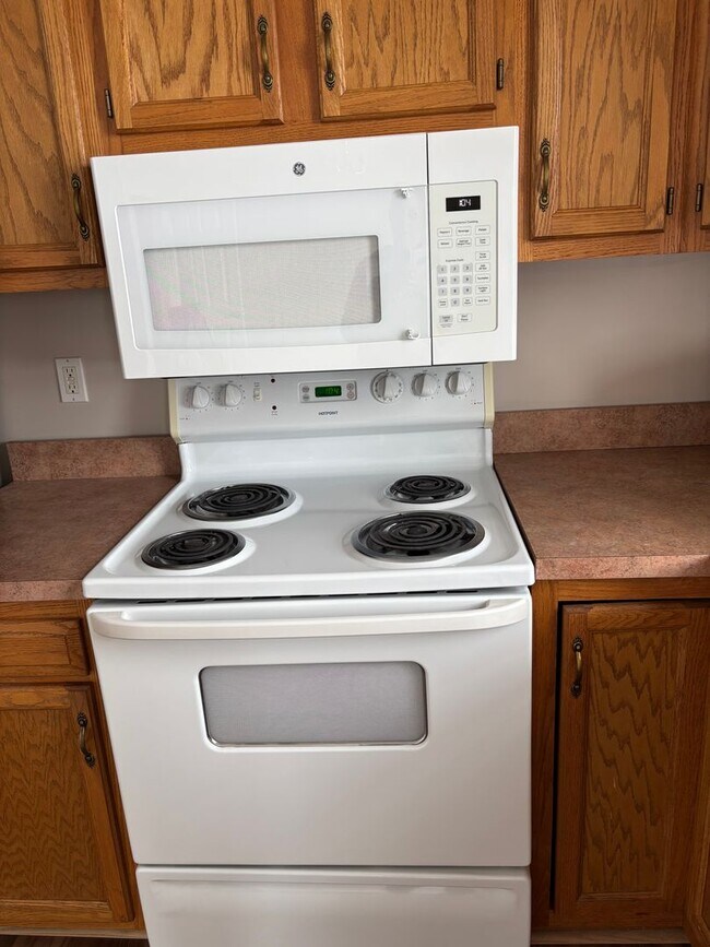 Photo - Amazing 3 bedroom 2.5 bath townhouse