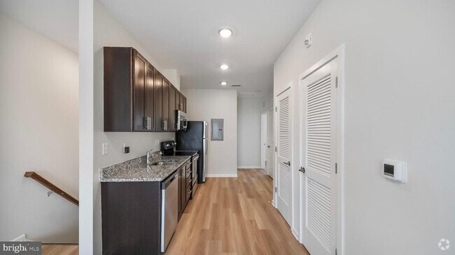 Building Photo - 4909 Hamilton Ave Rental