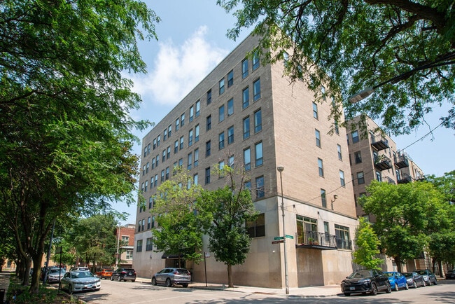 Building Photo - 811 S Lytle St Unit 415
