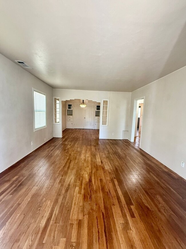Photo - 935 W Oak St