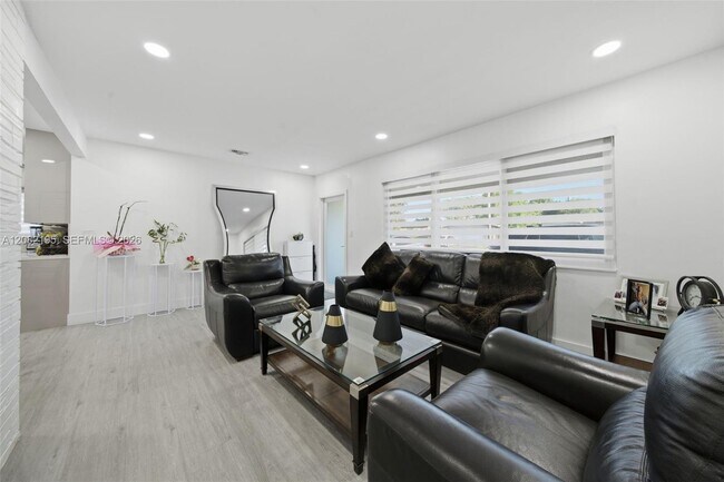 Photo - 7680 Juniper St