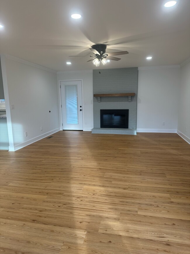 Sala de estar - 5149 Honeysuckle Ln E