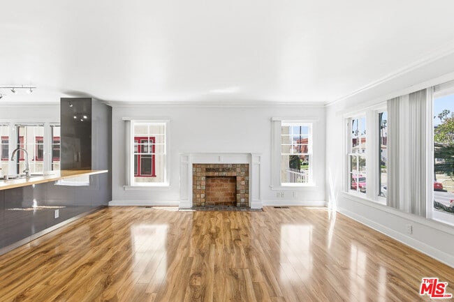 Photo - 222 N New Hampshire Ave