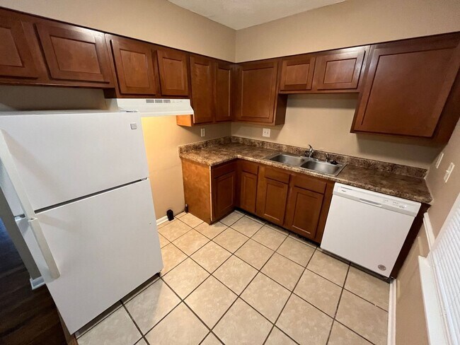 Photo - 921 Millikin St