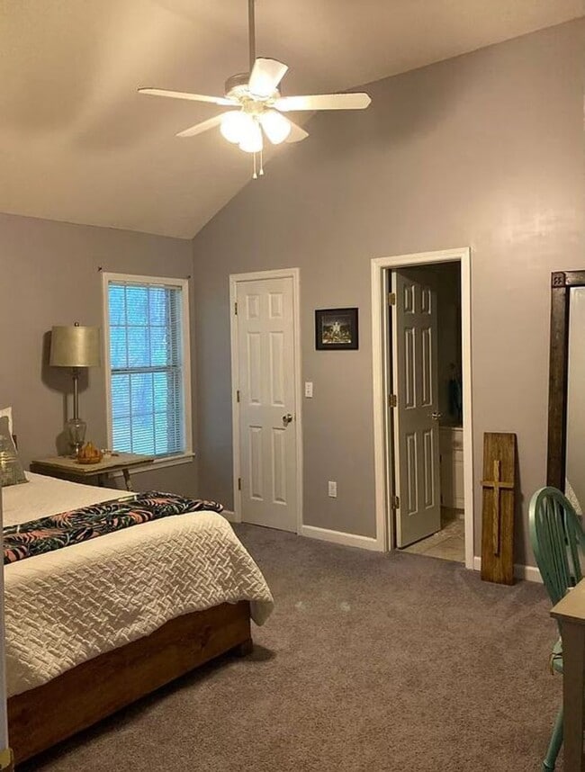 Photo - 2 Bedroom 2 Bath Located 1 Mile From Campus!!