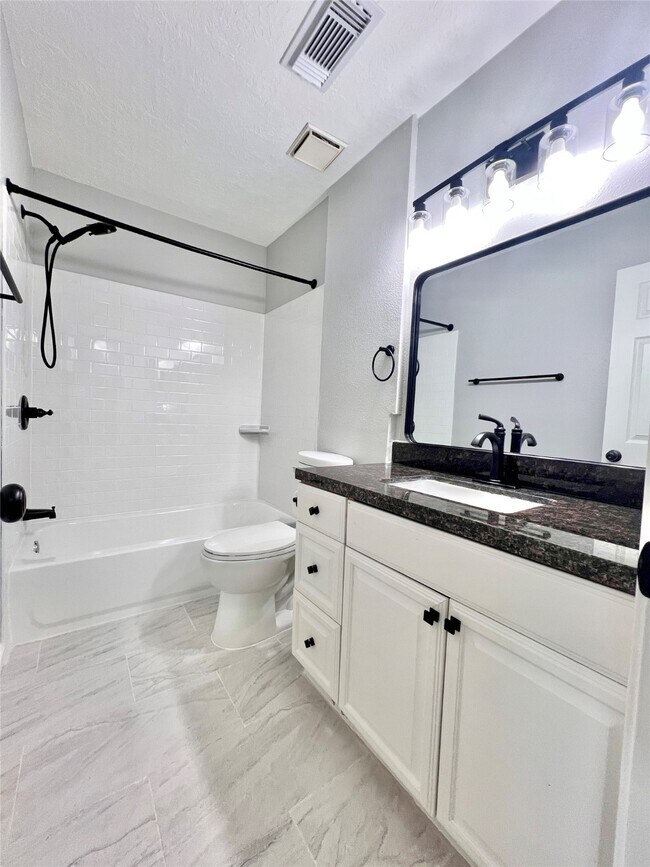 Building Photo - 15543 Scenic Haven Dr