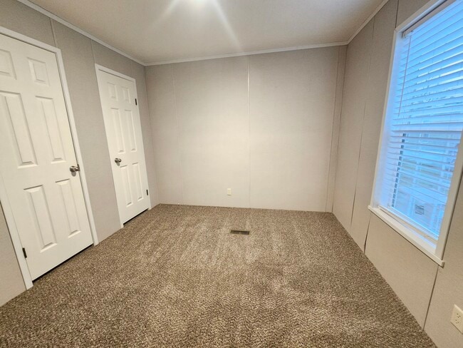 Photo - 46000 Geddes Rd