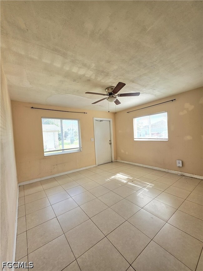 Photo - 5546 Sixth Ave