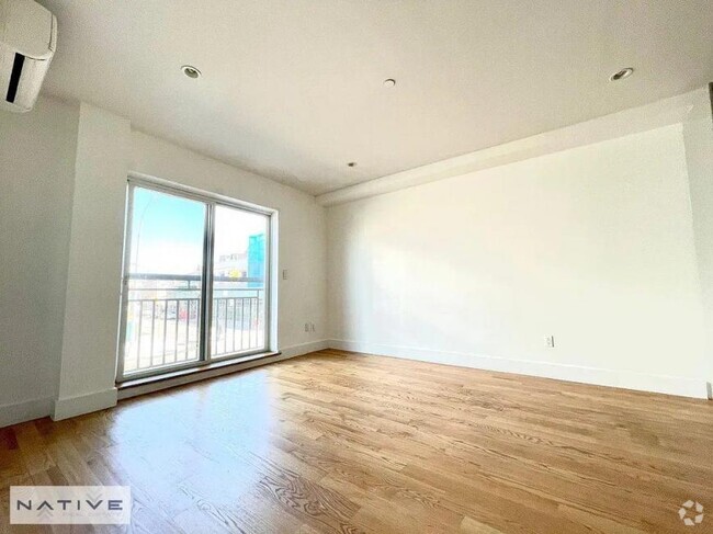 Building Photo - 1 bedroom in Flushing NY 11385 Unit 2F Rental