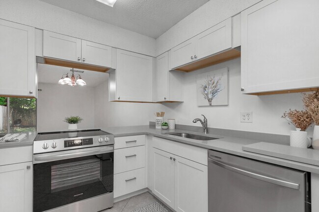 Photo - 337 Woodham Ct