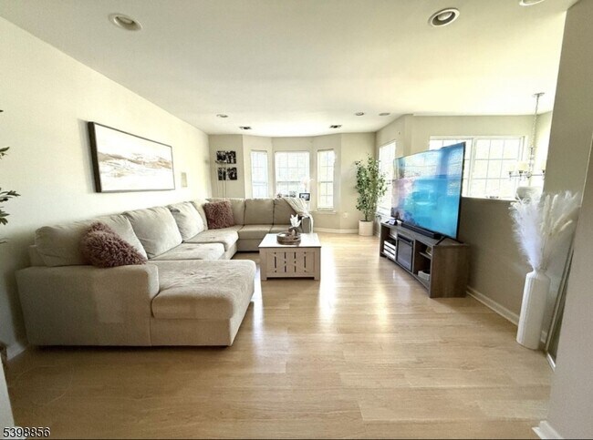 Photo - 189 Sunshine Dr