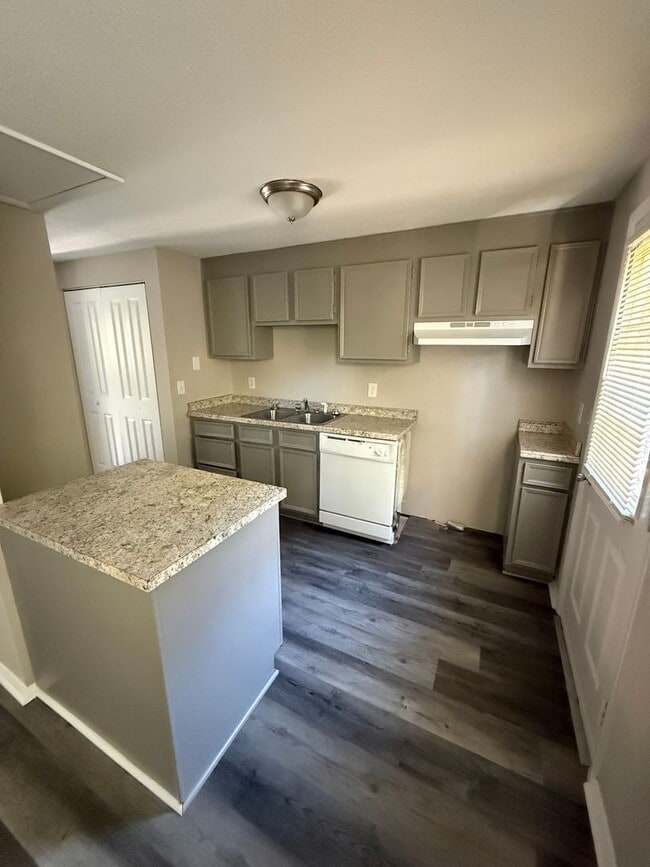 Photo - 2511 Camellia Dr Unit B