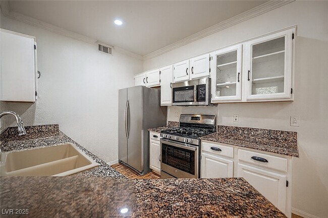 Building Photo - 5855 Valley Dr Rental