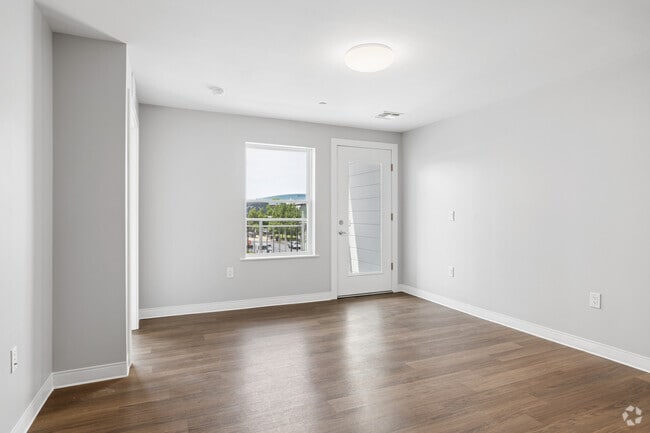 1BR, 1BA - 596SF - Living Room