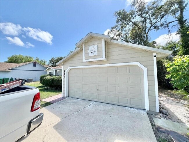 Building Photo - 896 Mentmore Cir