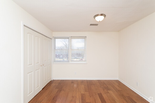 3BR, 2BA - Carriage Court Apartments