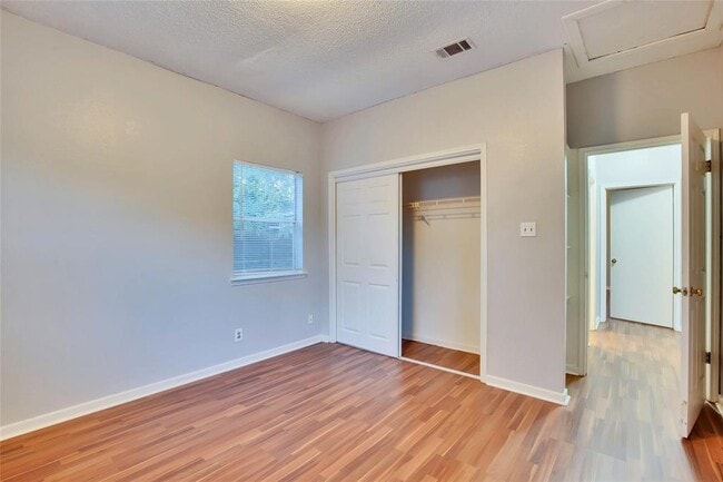 Photo - 3113 Robinson Ave