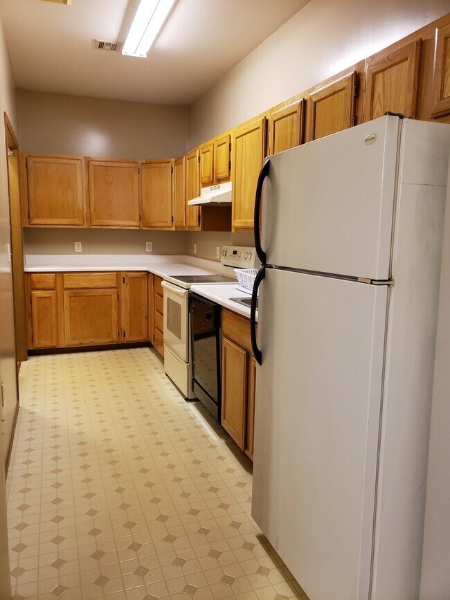 Photo - 102 Whiting St