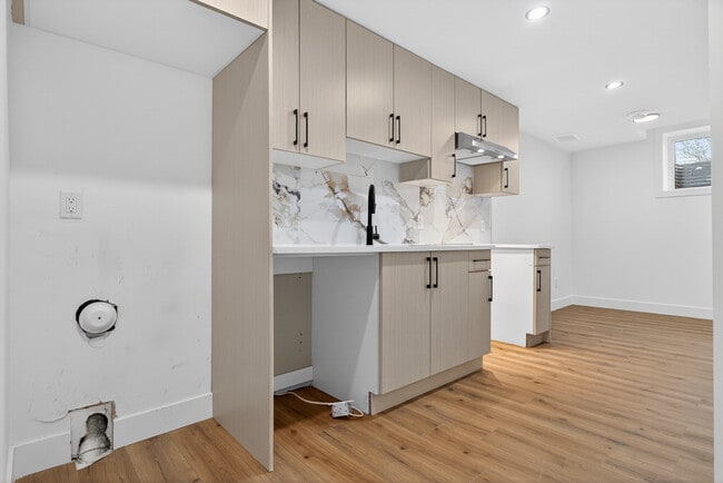 Building Photo - 9232 85 St NW