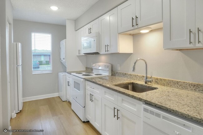 Photo - ***1st MONTH RENT FREE! Cozy 1 Bedroom Apa... Unit 2230