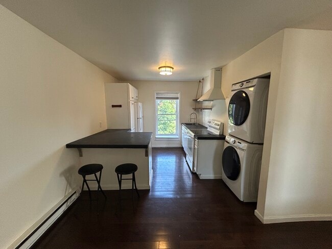 Building Photo - 1 Ten Broeck St Rental