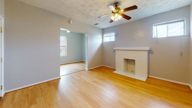 Photo - 2610 Woodburn Ave Unit 1