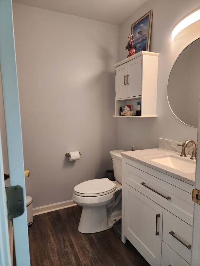 half bathroom - 1 Longspur Ct